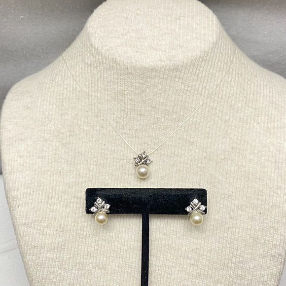 Avon Demi Parure Silver Tone Simulated Pearl Clear Rhinestones Earrings Pendant - Picture 1 of 11